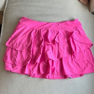 Like New Condition! Lilly Pulitzer Luxletic Tiered Skort (size Large)